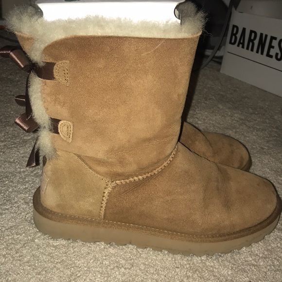 Ugg boots with bows 🎀🎀 - Picture 2 of 5